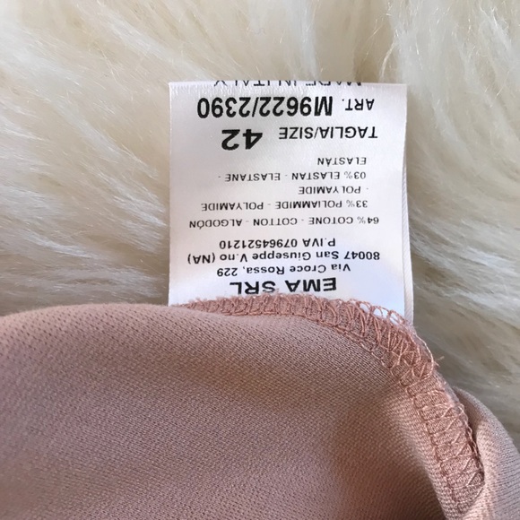 Beautiful ruffle top‼️ - Picture 6 of 7